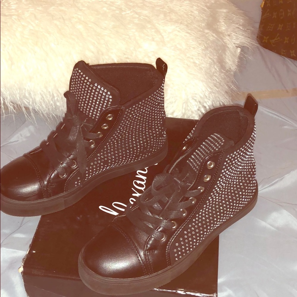 High top sneakers w/ stones